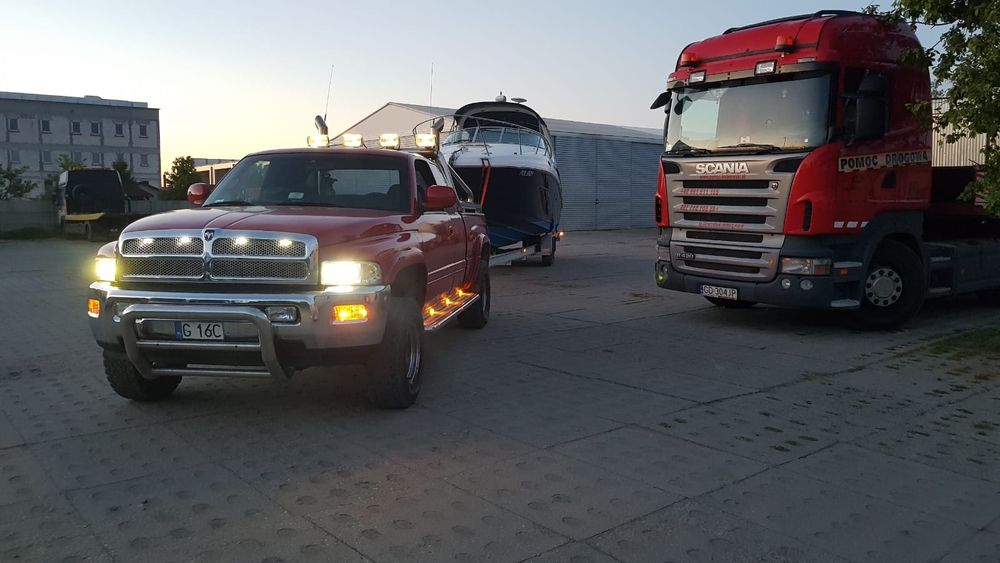 Transport łodzi , jachtów , samochód , maszyn