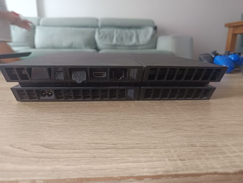 Vendo PlayStation 4 1TB em bom estado.