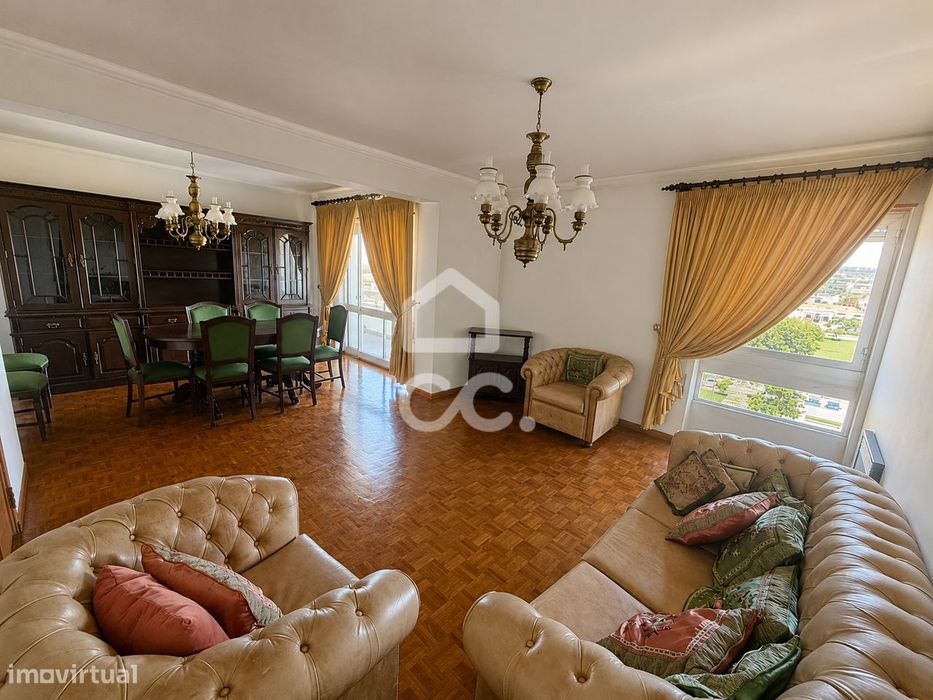 Apartamento T3 no centro de Alcobaça