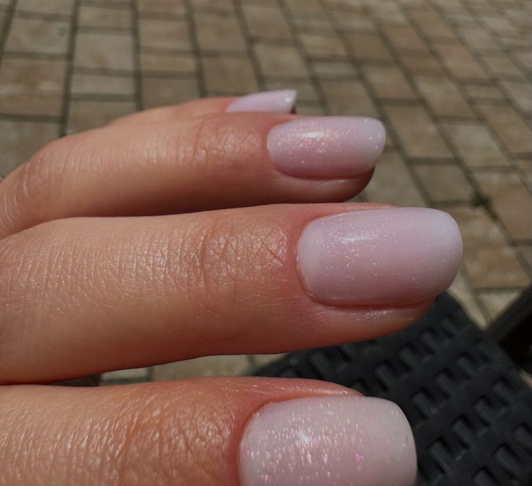 Manicure hybrydowy i żelowy