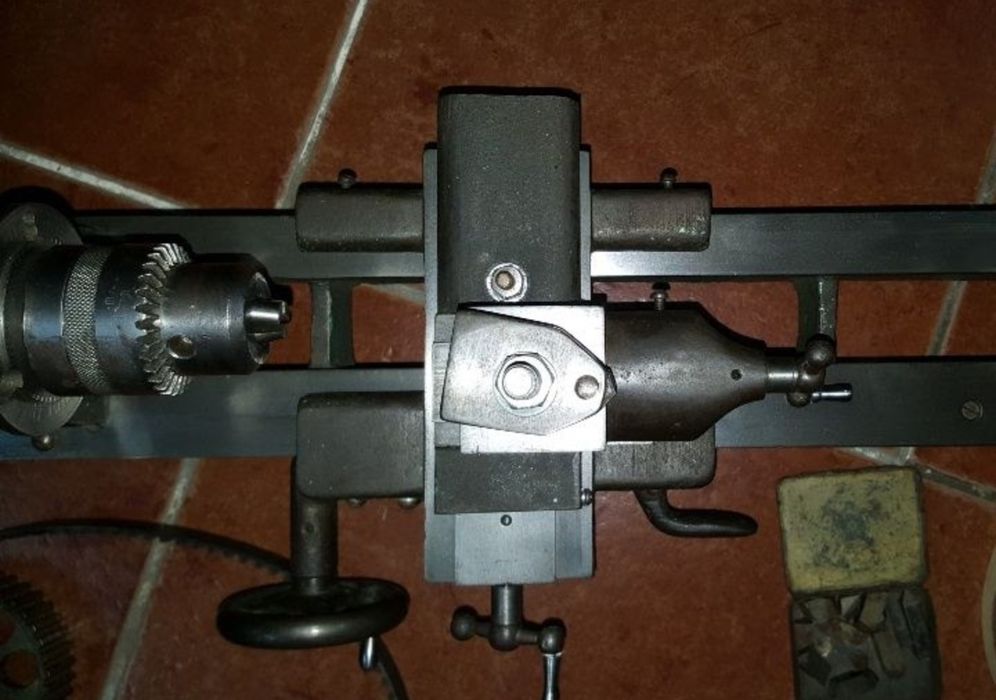 Torno mecânico antigo