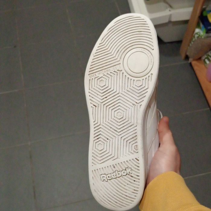 Título: Reebok Court White/Oat – Como novos