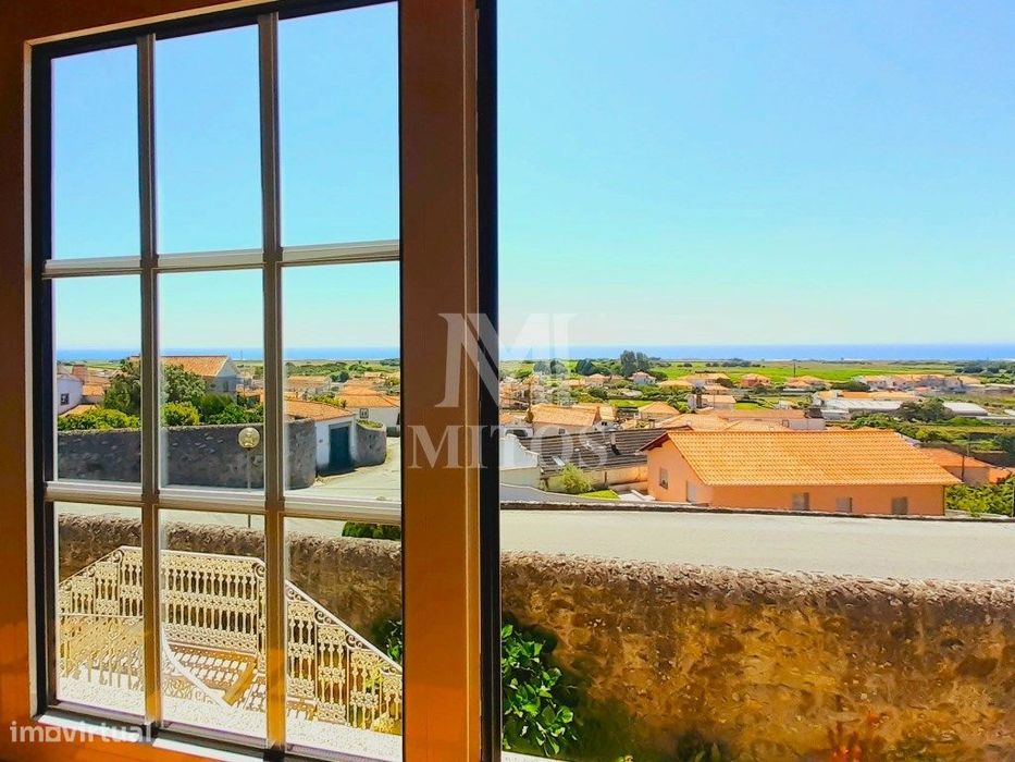 Detached house with stone house, annexes, and sea views - Areosa