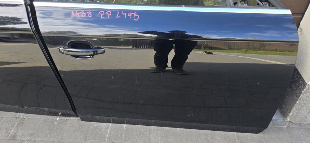 Drzwi prawy przód przednie Audi A4 B8 LY9B