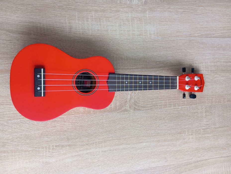 Gitara ukulele czerwona