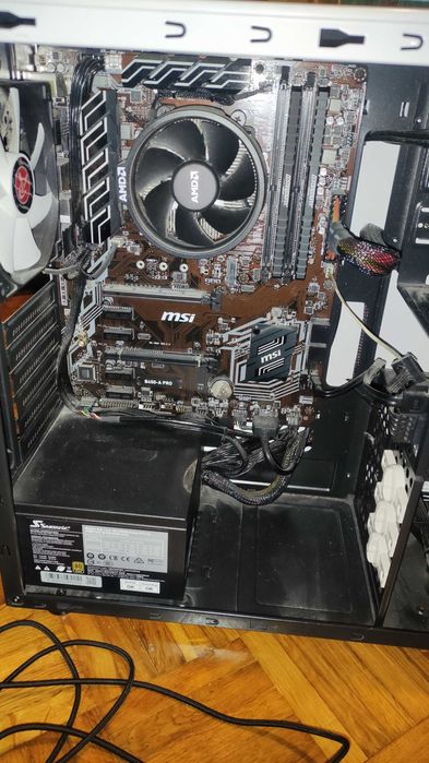 Computador Desktop (Ryzen 2400G / 16 GB / SSD 240 GB) + Periféricos