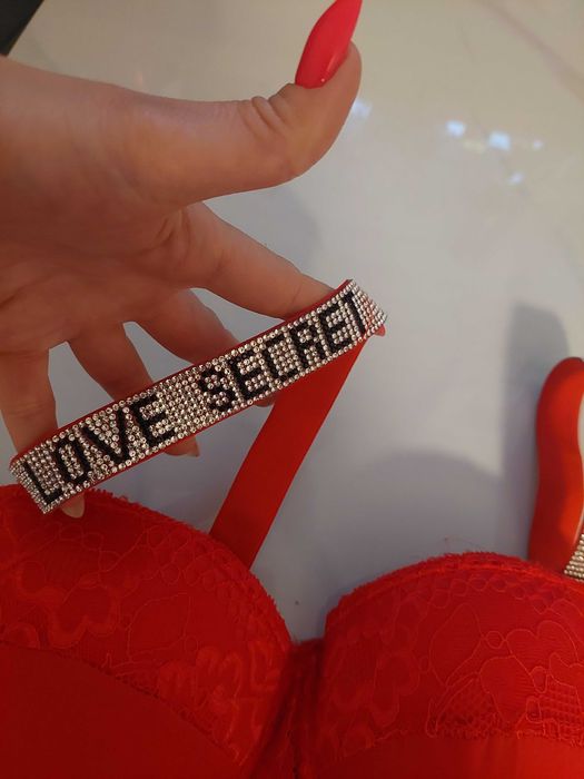 Biustonosz damski czerwony