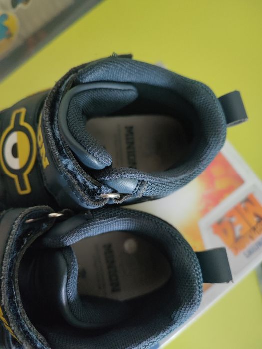 Buty Minionki świecące 18,5 cm