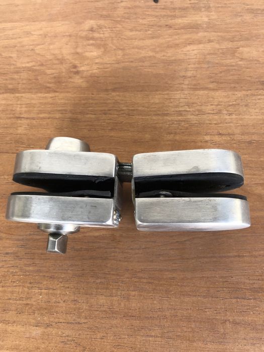 Замок зажимной метал