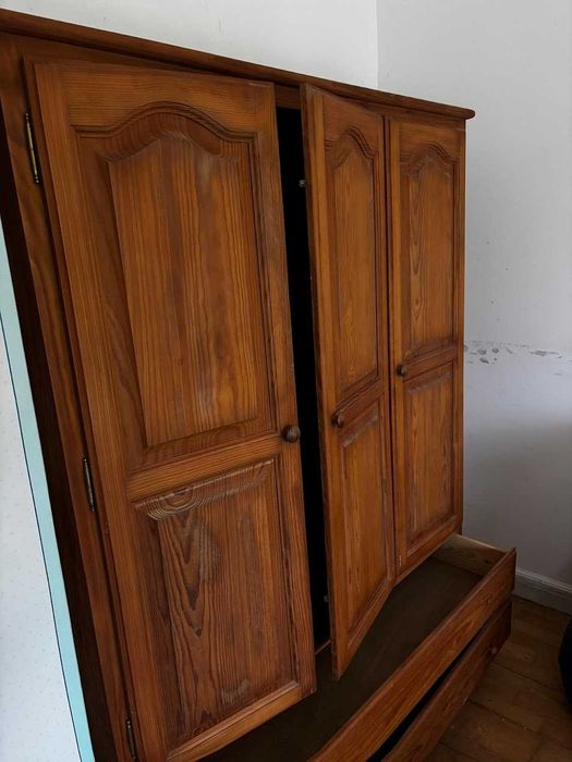 Roupeiro Guarda Fatos em pinho