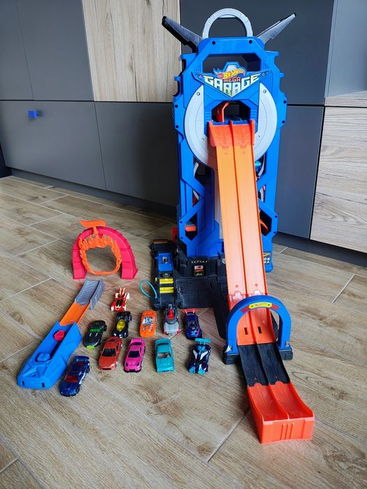 Zestaw garaż i skocznia Hot Wheels, autka