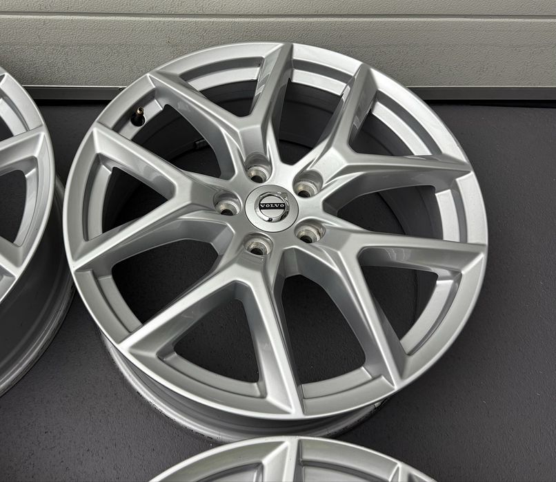 Oryginalne Felgi Volvo 5x108 S60 S90 V60 V90 XC60 7.5Jx18 ET50.5 Ford