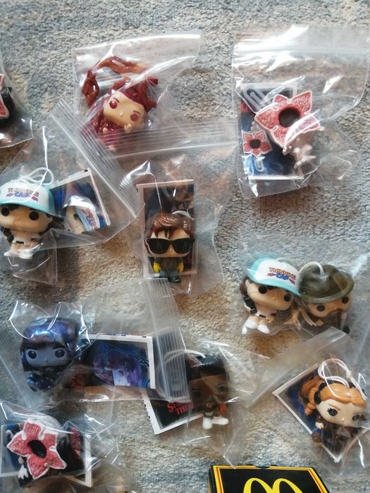 Mini figuras stranger things kinder surpresa
