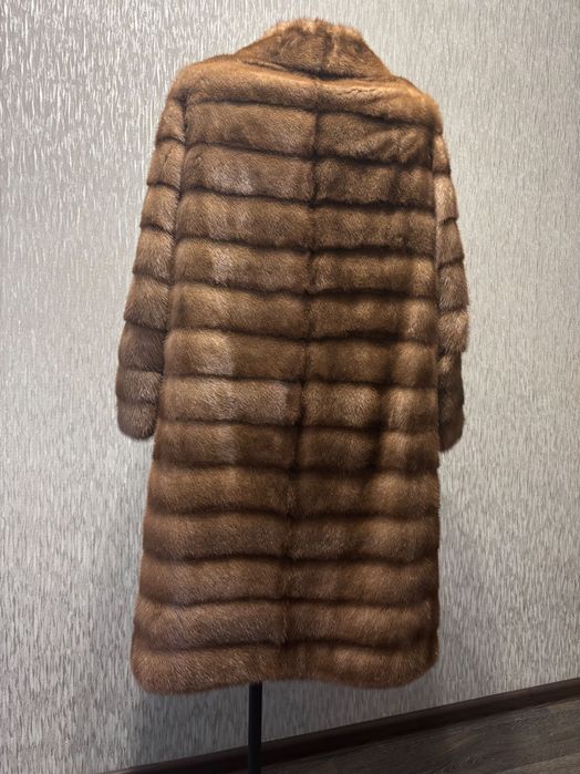 Шуба норкова,колір світло коричневий.