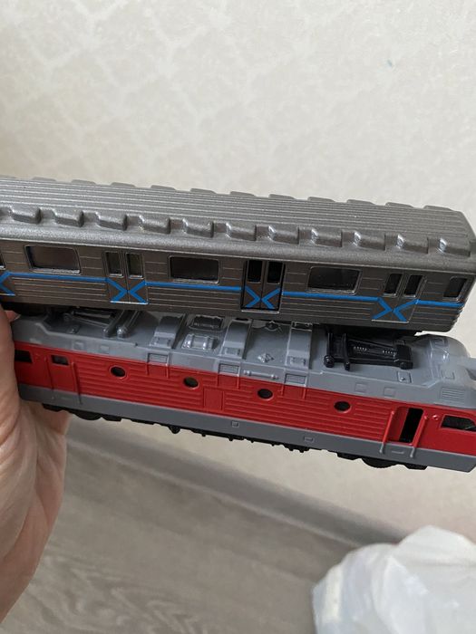 Металеві вагони поїзд