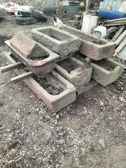 Koryta kamienne z piaskowca