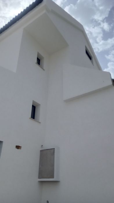 Capoto: pinturas, barramento, estuque, ladrilho, impermeabilização