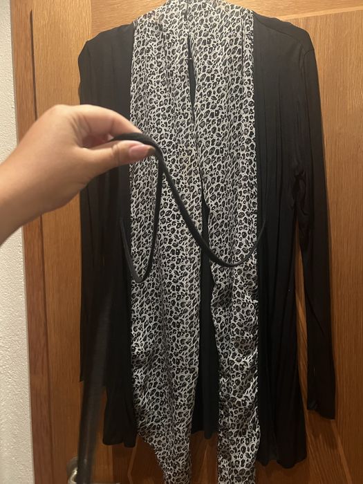 Casaco preto com leopardo