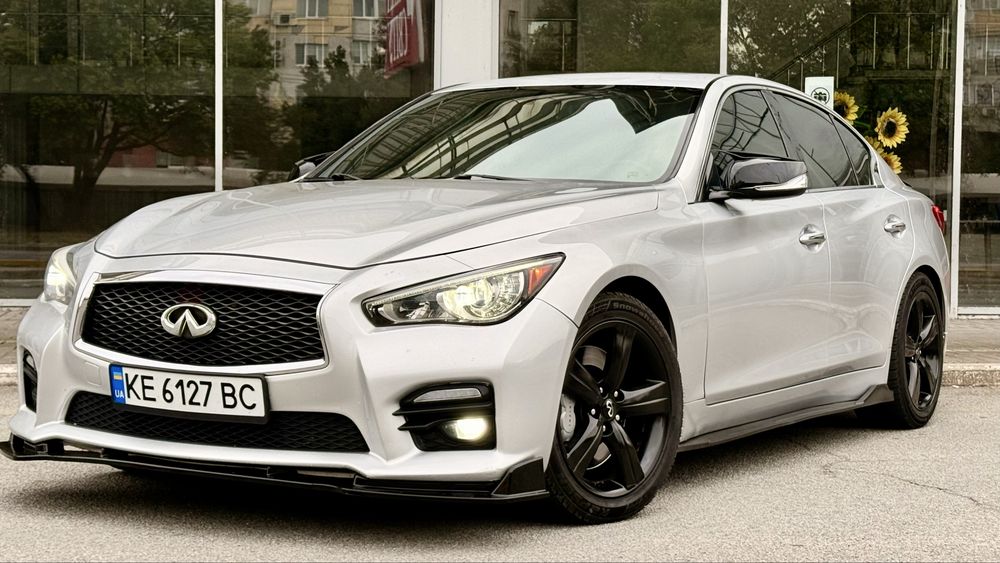 Продам Infiniti Q50   Полный привод 3,7 Газ/Бензин