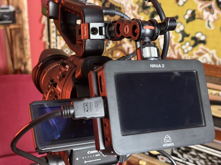 Canon C100 камера