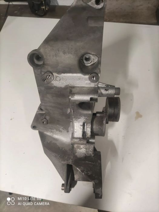 Apoio alternador / bomba direção / compressor AC - Laguna II 1.9dci