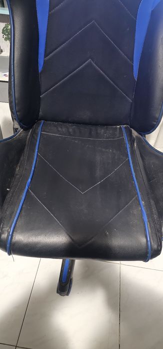 Cadeira gaming preta em bom estado