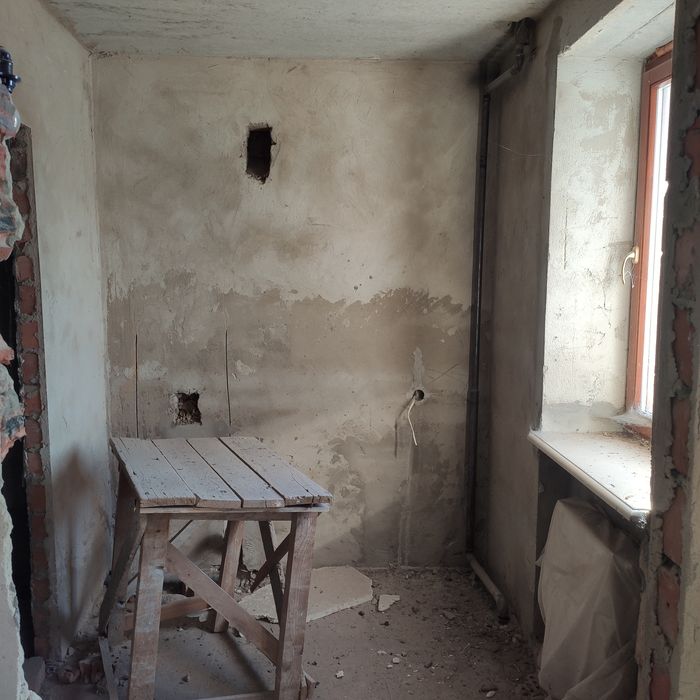 Продається 4-х кімнатна квартира 120м2, центр міста, 3 поверх, середин