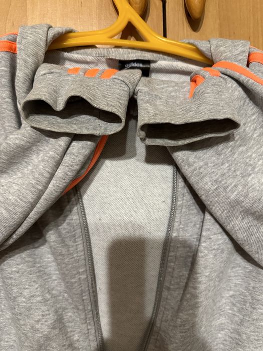 Спортивный трикотажный костюм Adidas серого цвета  на 13-14 лет