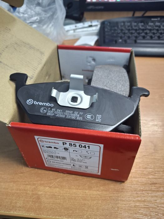 Гальмівні/Тормозные колодки Brembo P85 041