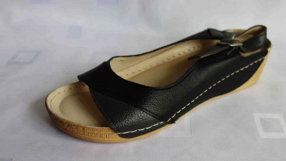 SKÓRZANE sandały damskie czarny koturn 37