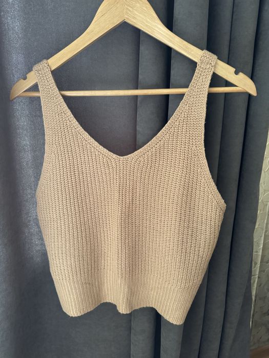 Майка вʼязана бежева