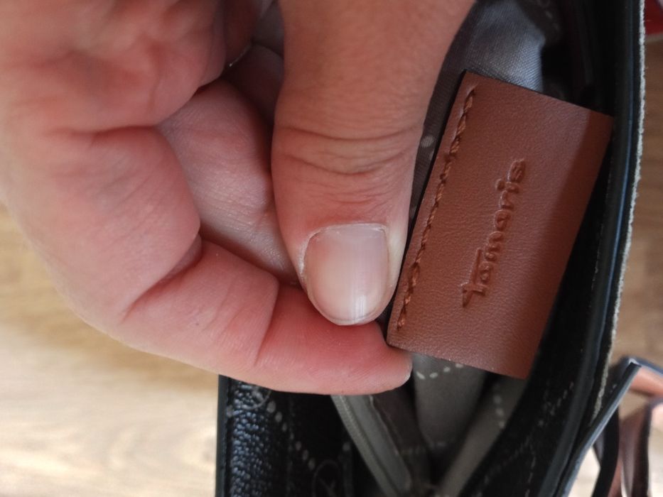 Torebka listonoszka Tamaris Anastasia Classic czarna crossbody logo