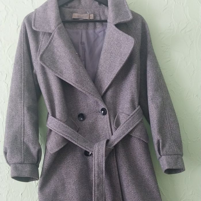 Сіре жіноче пальто