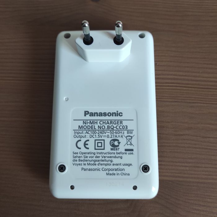 Carregador de pilhas Panasonic AA e AAA como novo