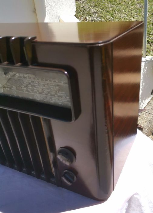 Radio antigo em bom estado