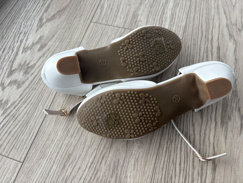 Sprzedam śliczne buciki na komunie i nie tylko:)