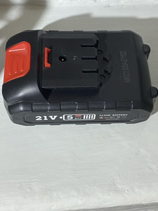 Аккамулятор  LXT 21 v , для міні пилок , оприскувачів ,новий