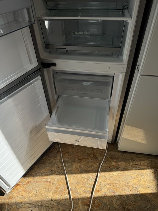 Двохметровий, NoFrost холодильник Siemens, привезений з Німеччини.