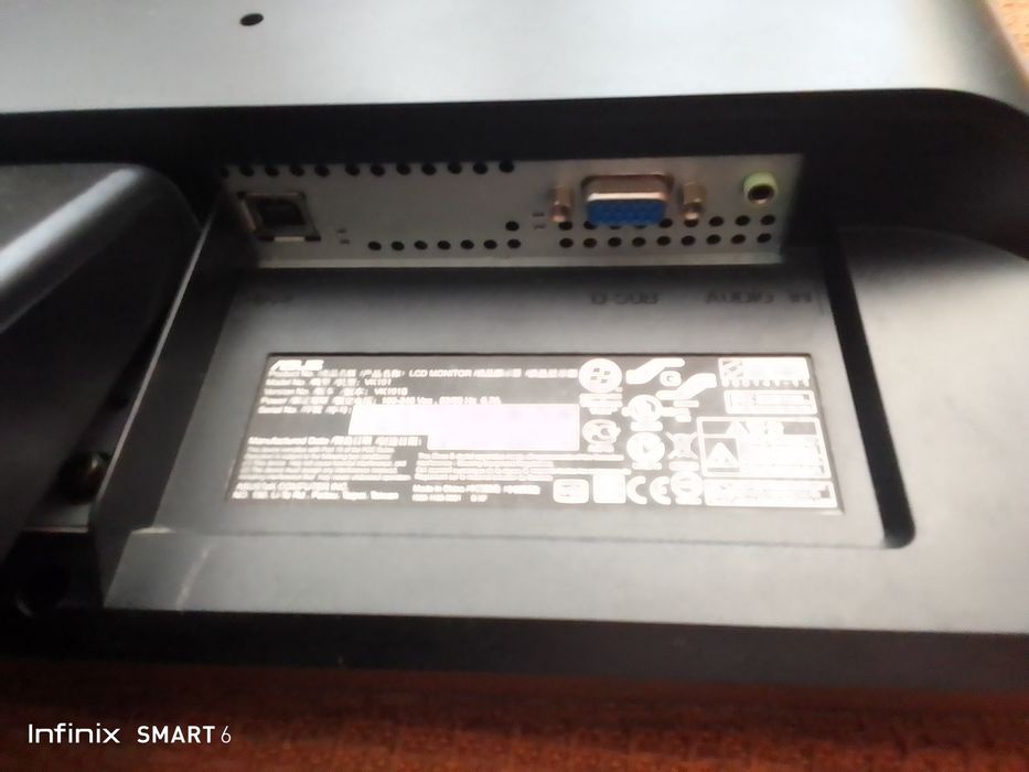 Продам робочий монітор ,з кабелями.Ціна 1400.00 гривень