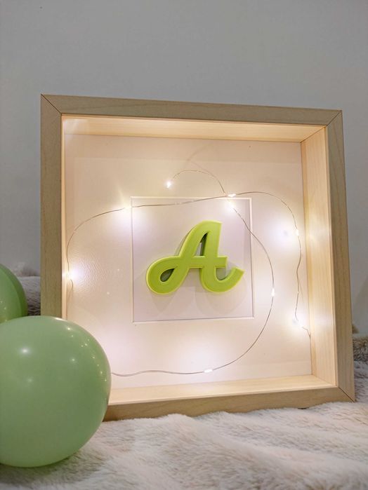 Quadro moldura de letra personalizada com luz de presença