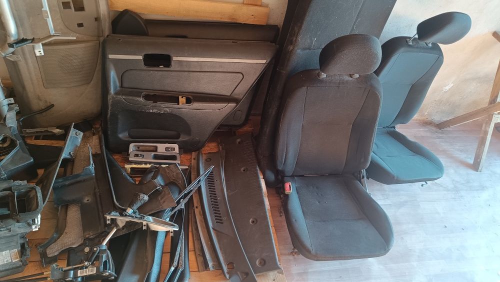 Продам запчастини на Джили СК