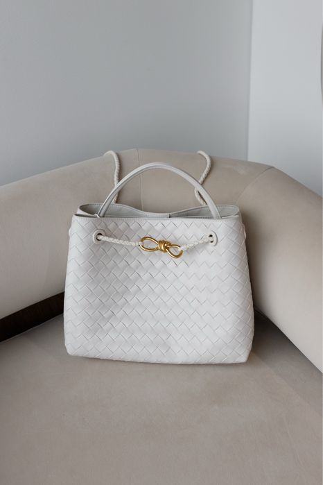 Сумка Bottega Veneta Andiamo біла