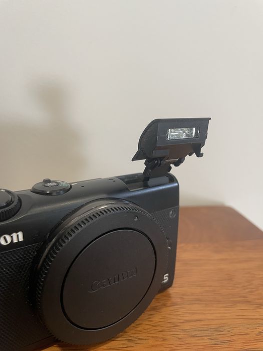 Canon EOS M100 +15-45mm + Acessorios
