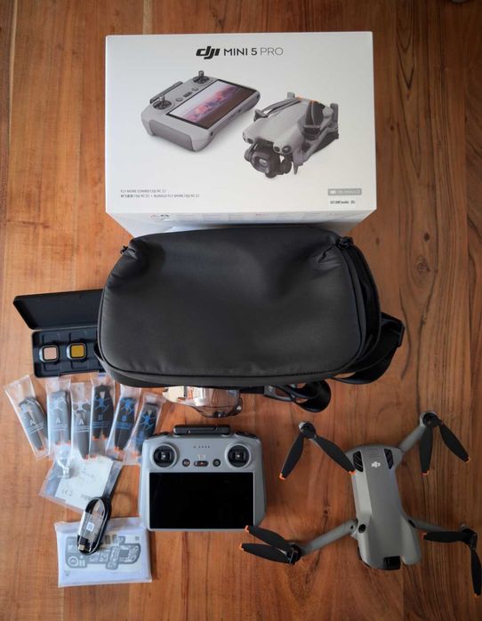 DJI Mini 5 Pro Fly More Combo com DJI RC 2 e 1 ano de DJI Care