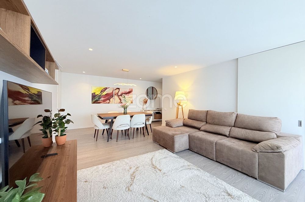 Apartamento T3 - Semi-novo V.N.Famalicão — Vila Nova De Famalicão E Calendário, Braga