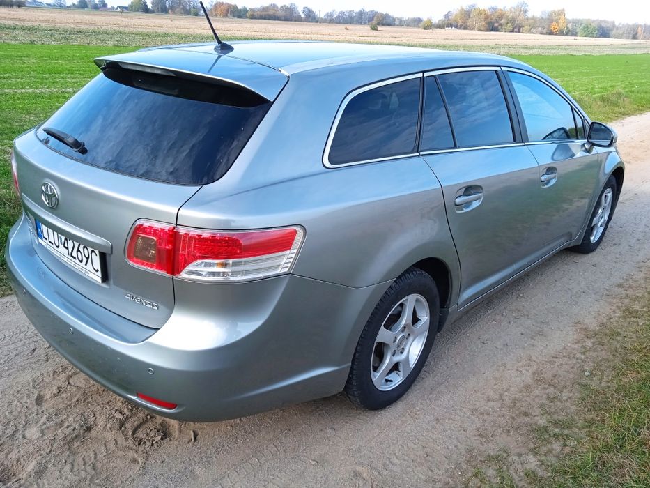 Sprzedam Toyotę Avensis