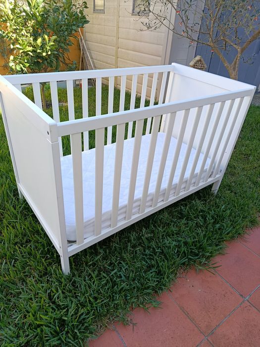 Cama de bebé do IKEA.