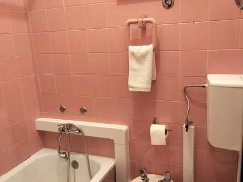 Arrendo quarto com WC PRIVATIVO E VARANDA