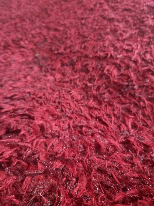 Carpete vermelha e carpete castanha 15€