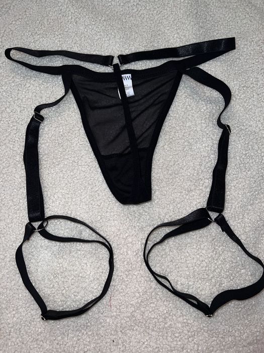 Нижня білизна з аксесуром на ніжках